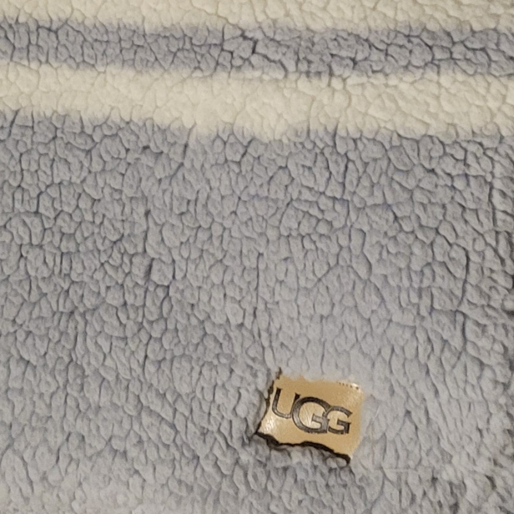 UGG Throw - Picture 4 of 5